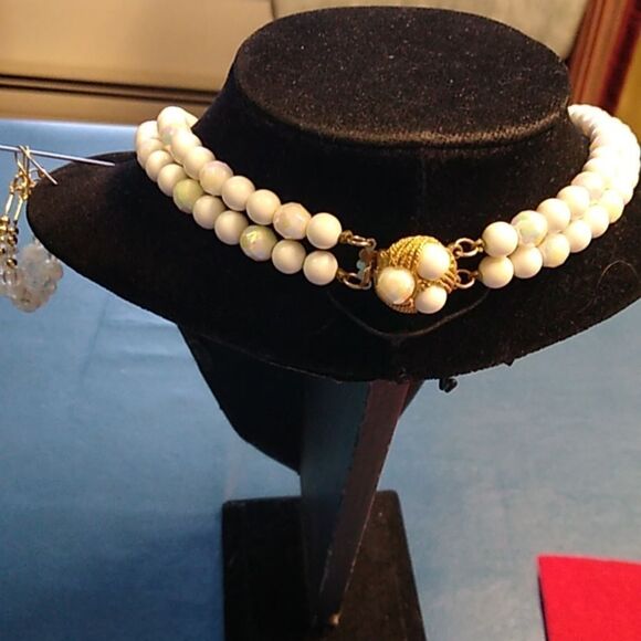 Vintage Faceted and Smooth Beaded Necklace & Earrings Gold Tone Metal - Picture 3 of 11